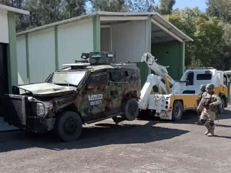 Exmilitares colombianos detenidos tras explosión de mina en Michoacán