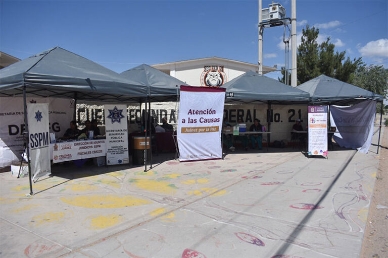 Acercan dependencias municipales sus servicios a Parajes de Oriente