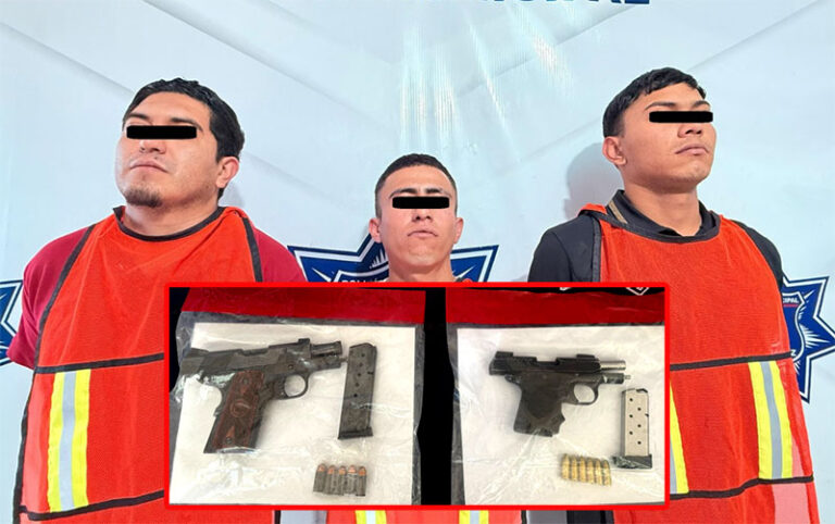 Policías Municipales detienen a tres sujetos en posesión de dos armas de fuego