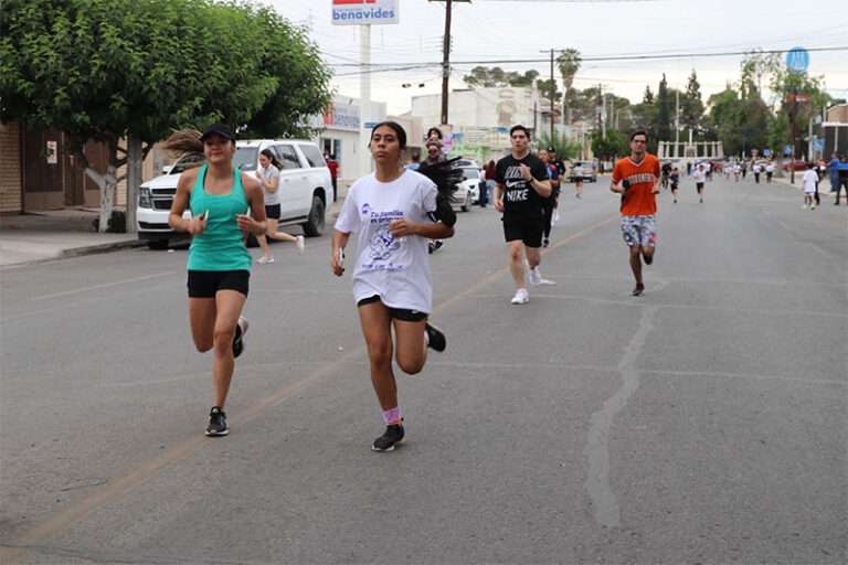 Participan más de 700 personas en carrera “Tu Familia es Primero”, en Delicias