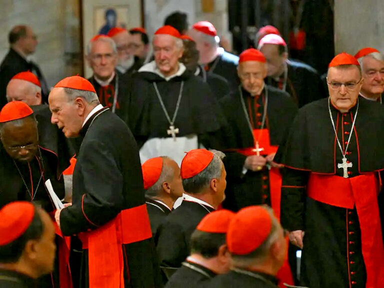 Cardenales reunidos en el vaticano para elegir al sucesor de Francisco