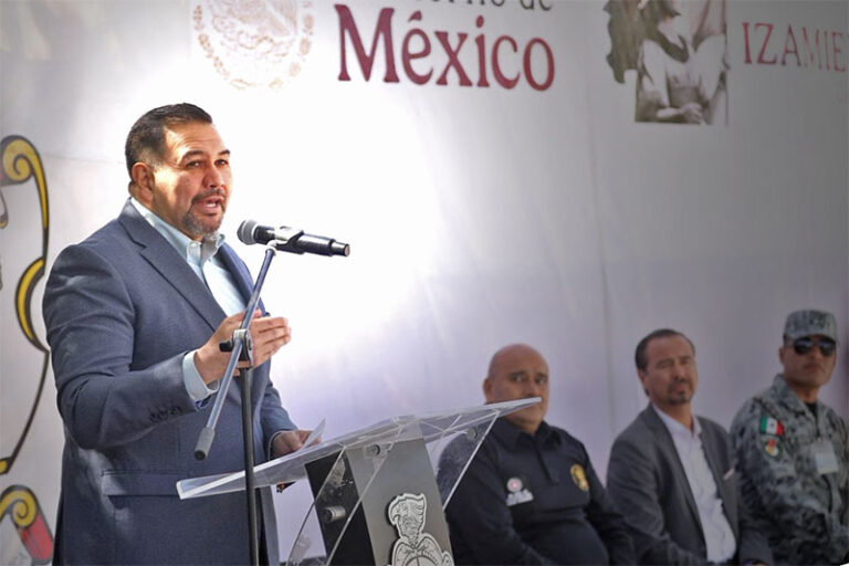 Encabeza el Presidente Pérez Cuéllar izamiento de la bandera en el CBTIS 270