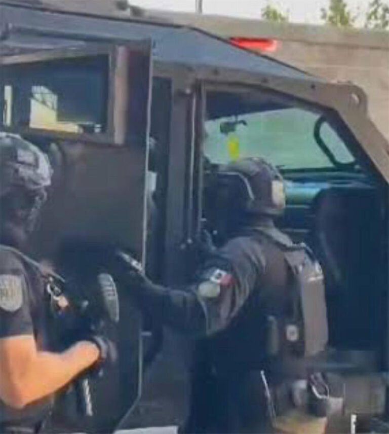 Detiene SSPE a presunto líder criminal con arsenal y vehículo calcinado en Juárez