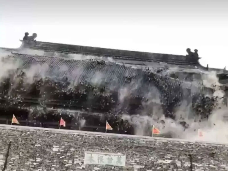 VIDEO: Se desploma techo del templo Ming