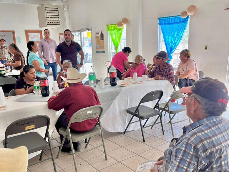 Visita titular de Atención Ciudadana del Suroriente al Consejo del Adulto Mayor de Samalayuca