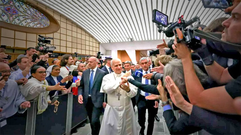 El Papa León XIV defiende a la prensa