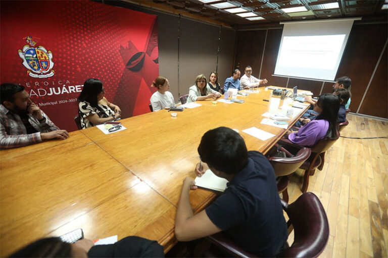Regidores trabajan en la elaboración de la convocatoria para el cargo de cronista de la ciudad