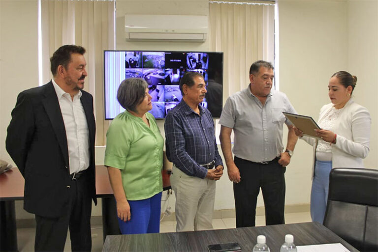 Reconoce Comisión de Centros Comunitarios labor de Jesús Manuel García