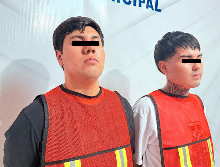 Arrestan a dos sujetos en posesión de dos armas 9 milímetros en la colonia Salvarcar
