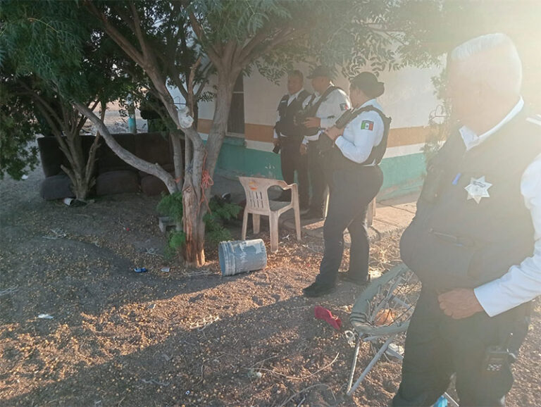 Agentes de Seguridad Vial rescatan a adulto mayor que está en malas condiciones de salud
