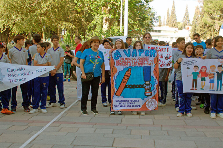 Encabezan jóvenes de secundarias campaña contra el fentanilo en Chihuahua