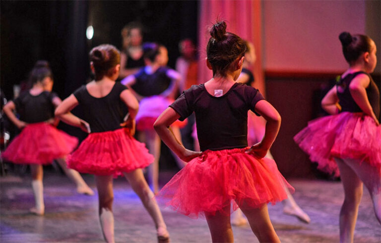 Alumnos de la Academia Municipal de Arte deslumbran en su Festival de Fin de Cursos