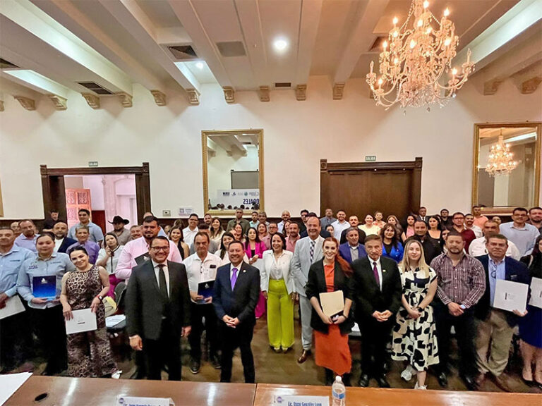 Reciben certificación de competencias laborales 130 funcionarios municipales