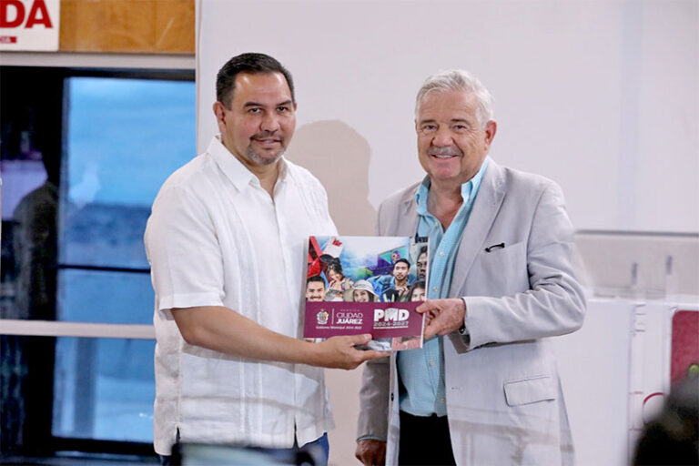 Recibe Presidente Municipal el Plan Municipal de Desarrollo 2024-2027