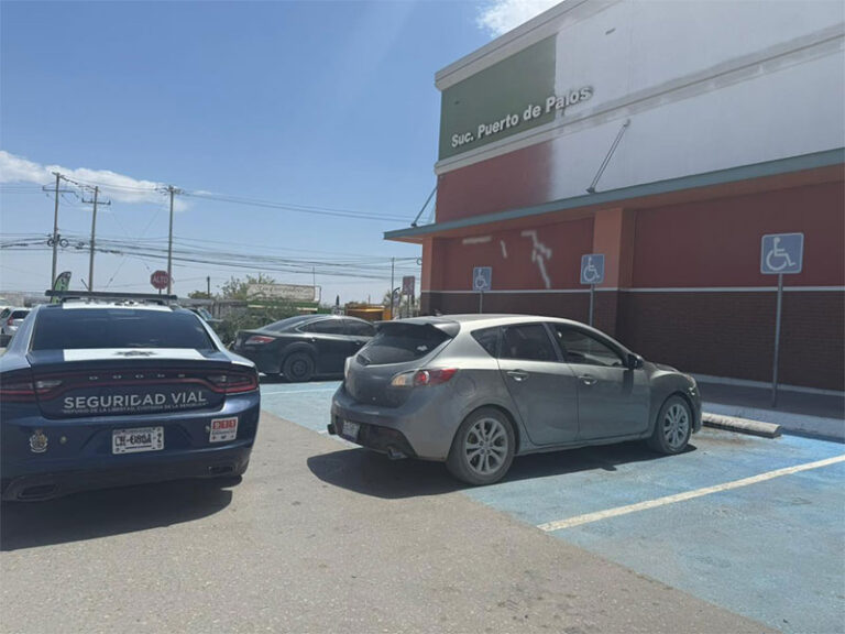 Se aplicaron más de 200 infracciones durante la semana por estacionarse en cajones azules