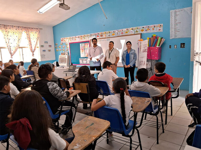 Llevan la Justicia Itinerante a las escuelas en distintos puntos de la localidad
