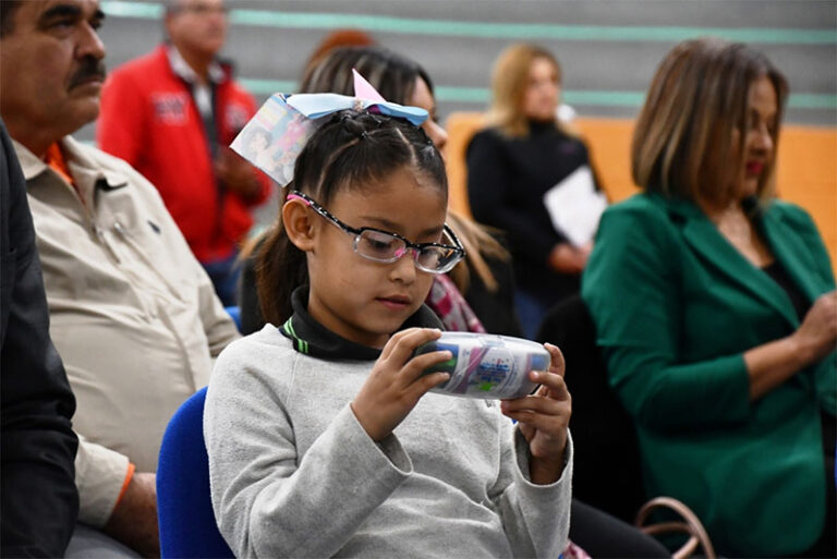 Reparte Estado más de 10 mil lentes gratuitos a estudiantes de educación básica