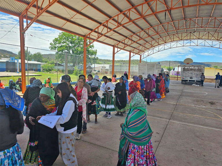 Entrega Estado más de 15 toneladas de alimento en comunidades de la región serrana