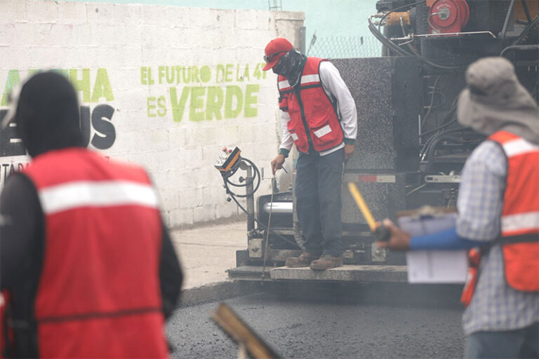 Avanza Obras Públicas en repavimentación de la calle Profesora María Martínez