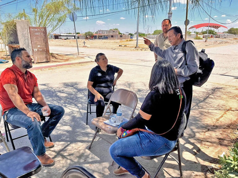 Se reúne coordinador de Atención Ciudadana del Suroriente con vecinos de Riberas del Bravo