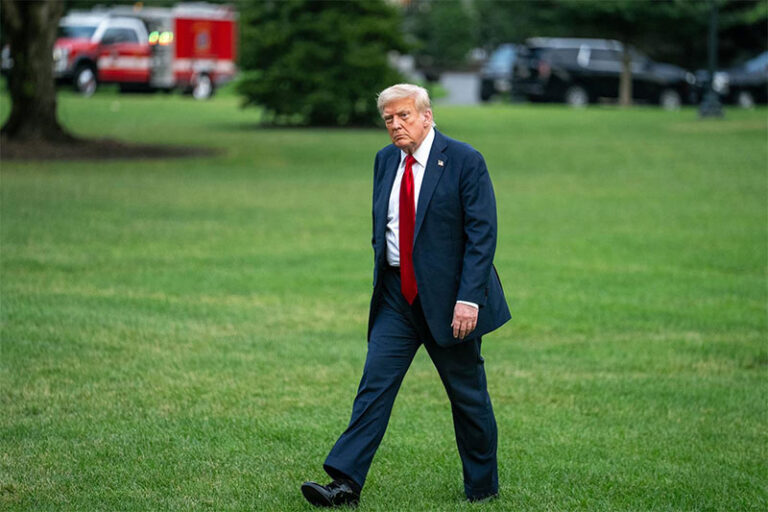 Diagnostican a Trump con ‘insuficiencia venosa’
