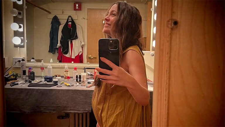 Lafourcade anuncia embarazo