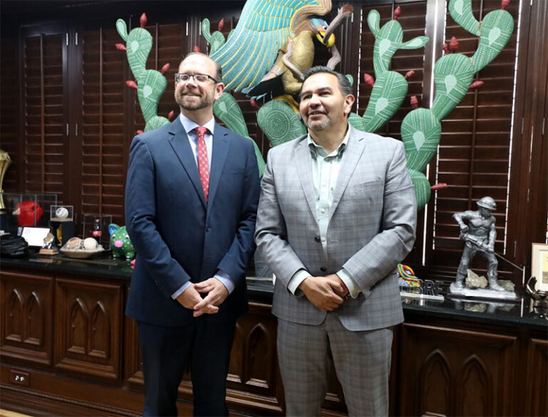 Visita a Presidente Municipal el comisionado del Condado de El Paso