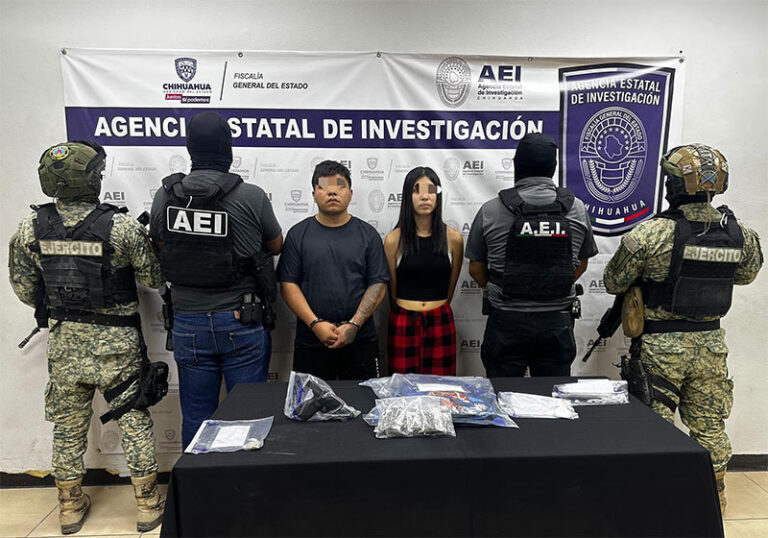 Cae joven pareja con drogas y arma de fuego