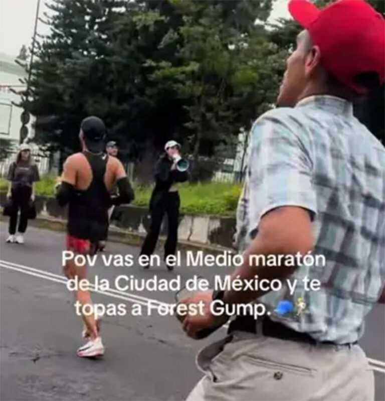 VIDEO: Al estilo Forrest Gump causa sensación en Maratón de la CDMX 2025