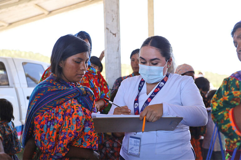 Mantiene Gobierno del Estado plan de contingencia contra el sarampión en la Sierra Tarahumara