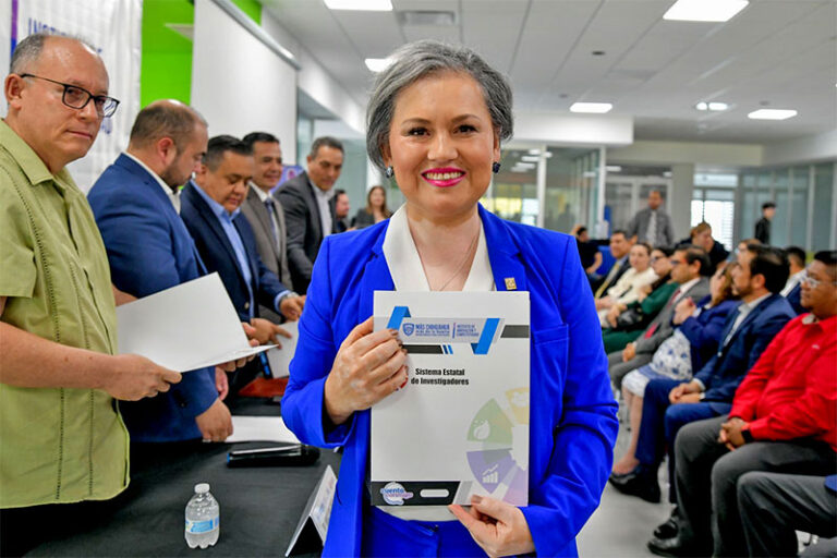 Acredita SIDE a 83 docentes juarenses como integrantes del Sistema Estatal de Investigadores