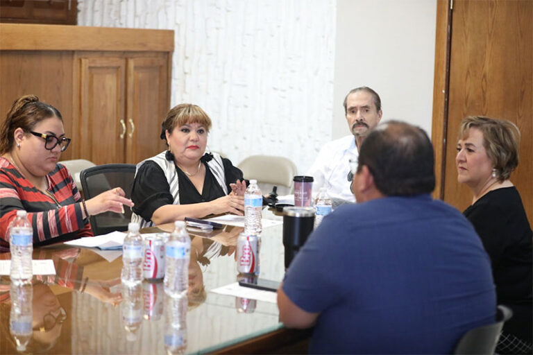 Salud informa a regidores sobre campaña contra el sarampión
