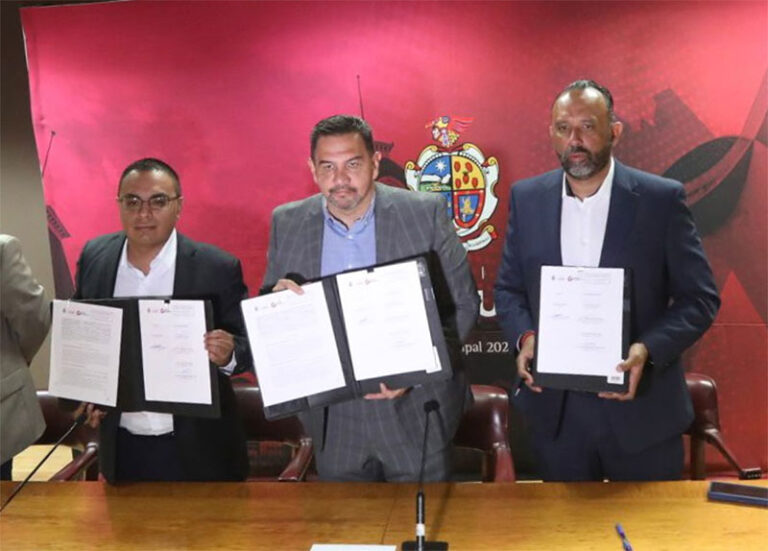 Firman convenio de colaboración Municipio y Centro Cultural Universitario Umbral