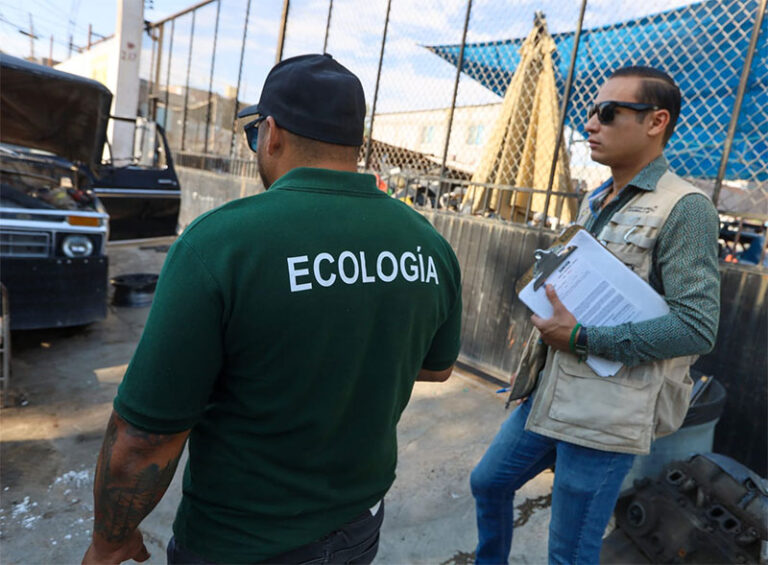 Atienden denuncia ciudadana y realizan operativo de reordenamiento urbano en yonke