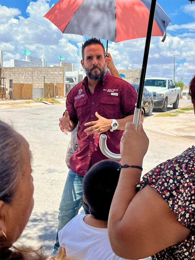 Escucha titular de Atención Ciudadana del Suroriente peticiones de vecinos de la colonia Mirador