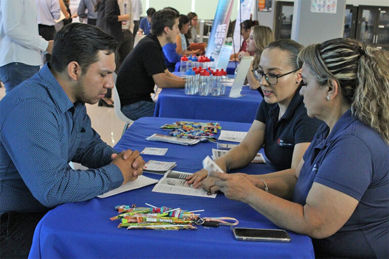 Realiza Universidad Politécnica Feria de Estadías con la participación de 15 empresas