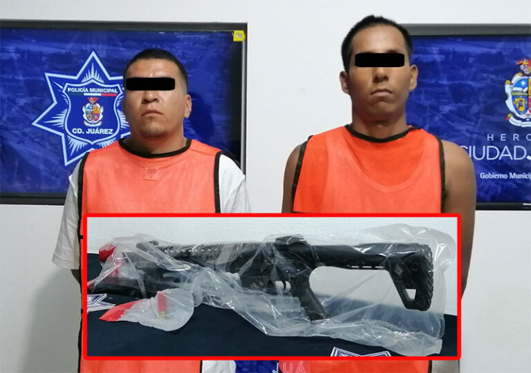 Tras intervención municipales arrestaron a dos en poder de un arma larga