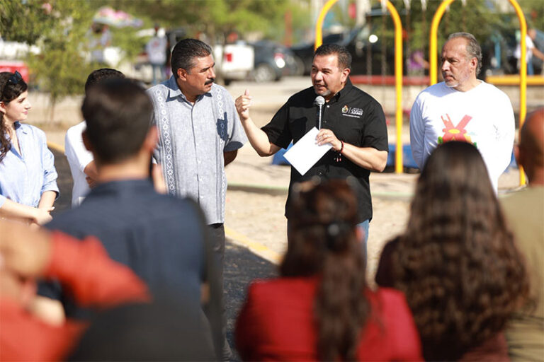 Rehabilitan parque en Parajes de San Isidro con inversión de 1.5 millones de pesos