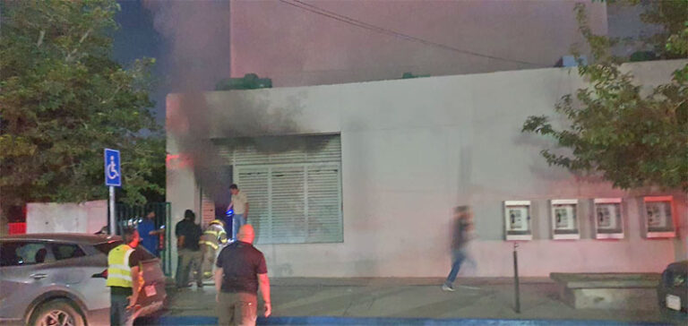 Controlan incendio en clínica del IMSS #6; evacuan a pacientes y personal por concentración de humo