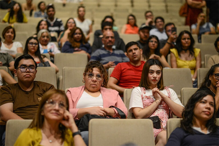 “El Caimán y los Sapos” conmueve y sacude conciencias en el Auditorio Benito Juárez