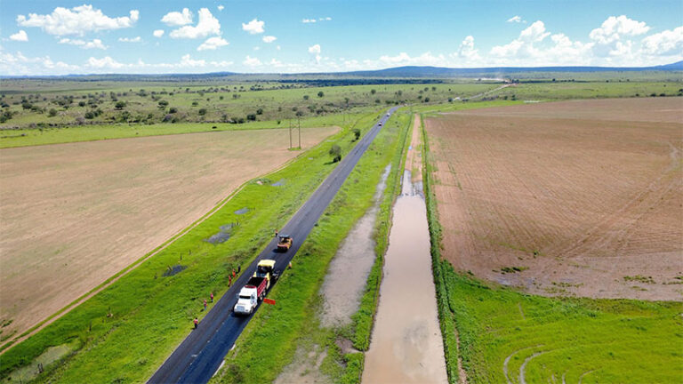Reconstrucción de carretera La Quemada–Lázaro Cárdenas alcanza un 86 por ciento de avance