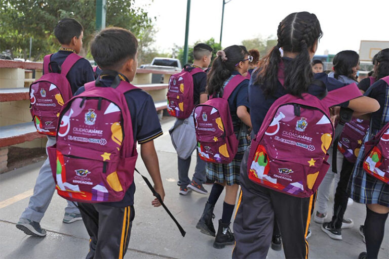 Niños de la Primaria Frida Kahlo agradecen rehabilitación de su plantel