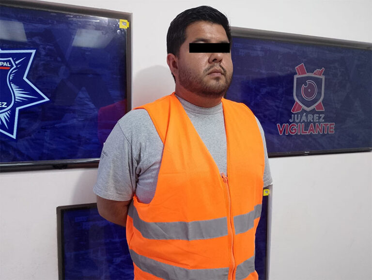 Policías Municipales arrestan a sujeto en posesión de un vehículo con reporte de robo