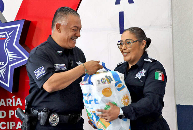 Reconoce CANACO labor de la Policía Municipal con entrega de despensas