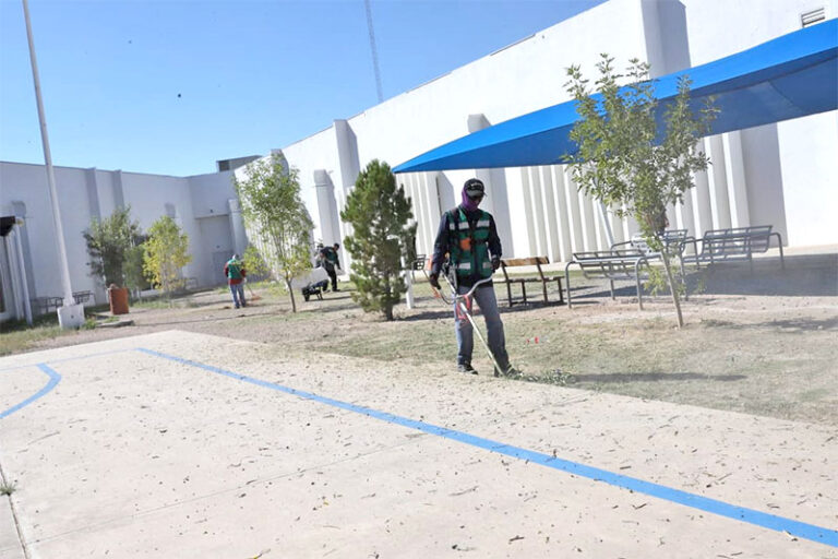Dirección de Limpia realiza labores de limpieza en el Hospital Civil Libertad