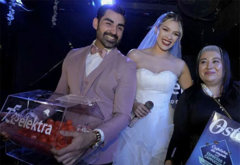 Boda viral de Elektra