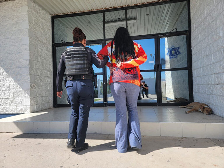 Rescatan Policías Municipales a mujer que intentó quitarse la vida