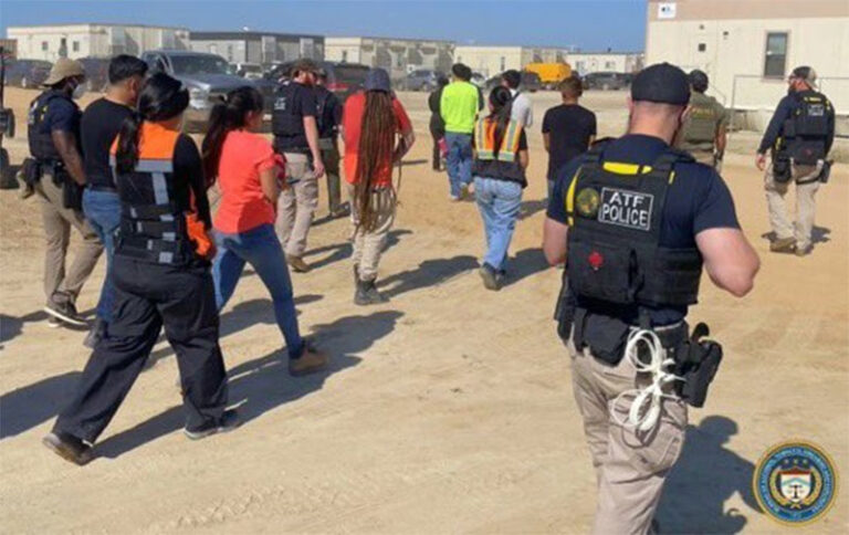 Cientos de surcoreanos son detenidos tras redadas en EU