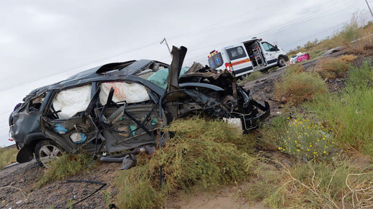 Rescate atiende volcadura en la carretera Juárez–Chihuahua, muere mujer