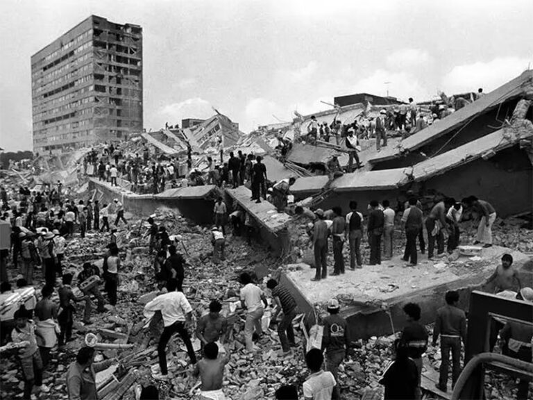 Conmemoran los sismos de 1985 y 2017